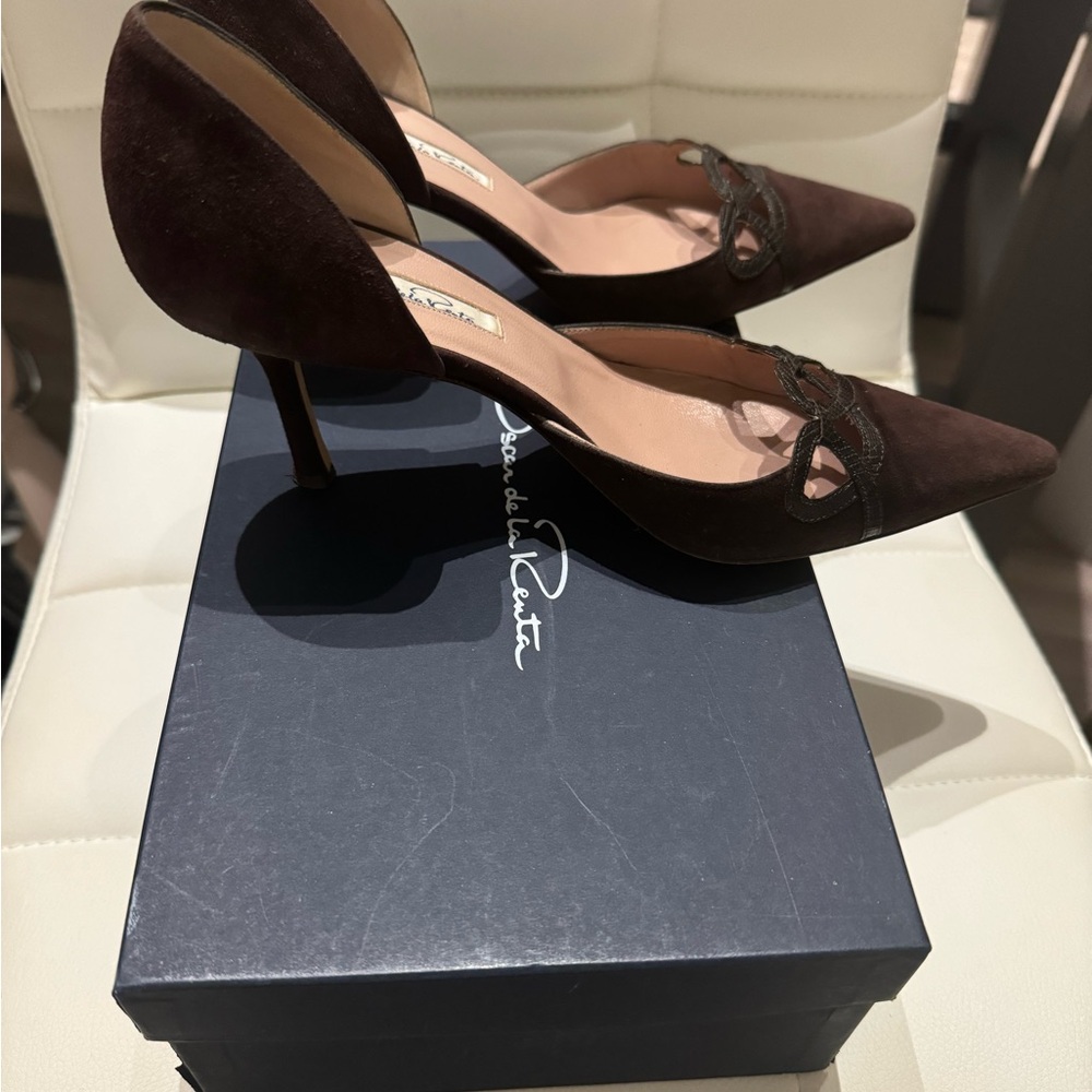 Oscar de la Renta chocolate brown suede heels - Picture 2 of 2